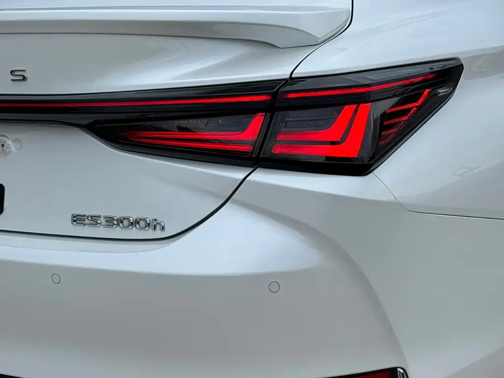 Lexus ES — миниатюра 13