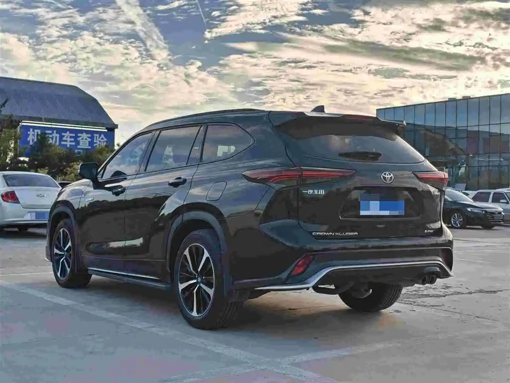 Toyota Crown Kluger — миниатюра 18