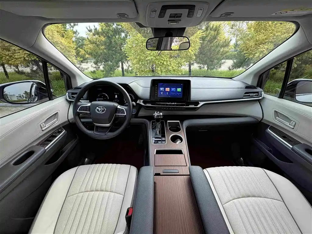 Toyota Sienna — миниатюра 6