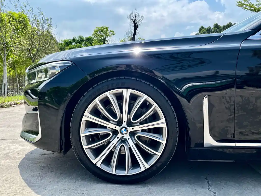 BMW 7 SERIES