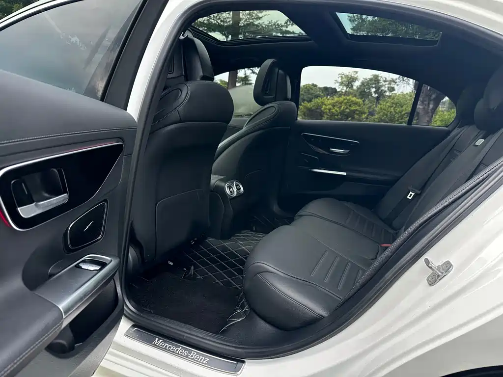Mercedes-Benz C-Class — миниатюра 12