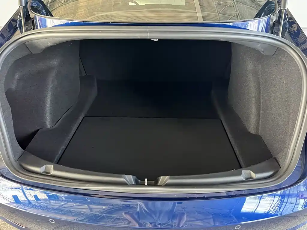 Tesla Model 3 — миниатюра 20