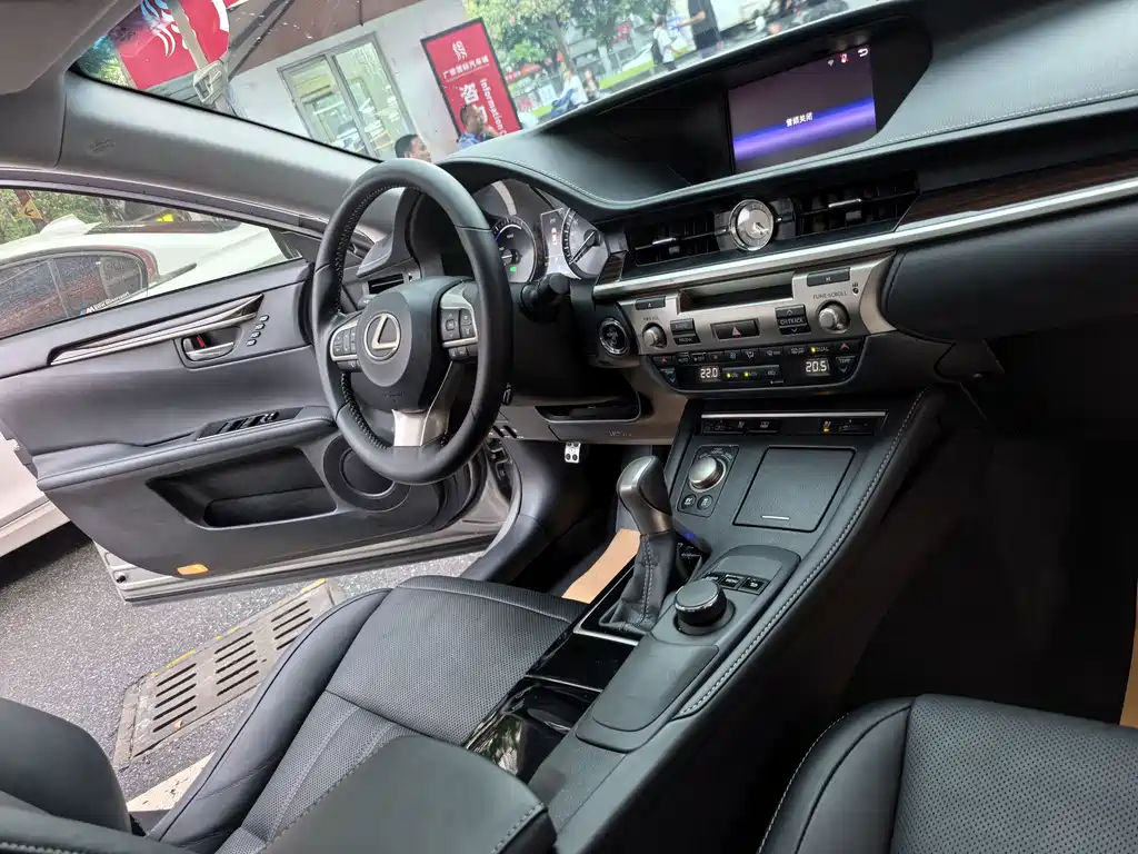 Lexus ES — миниатюра 16