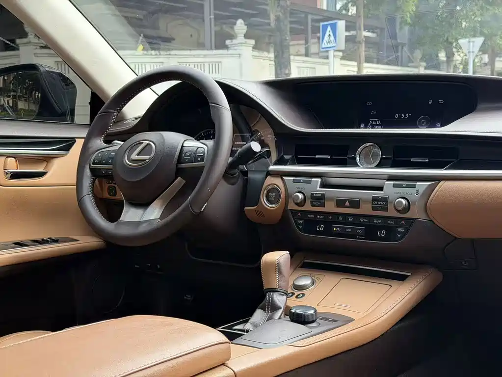 Lexus ES — миниатюра 17