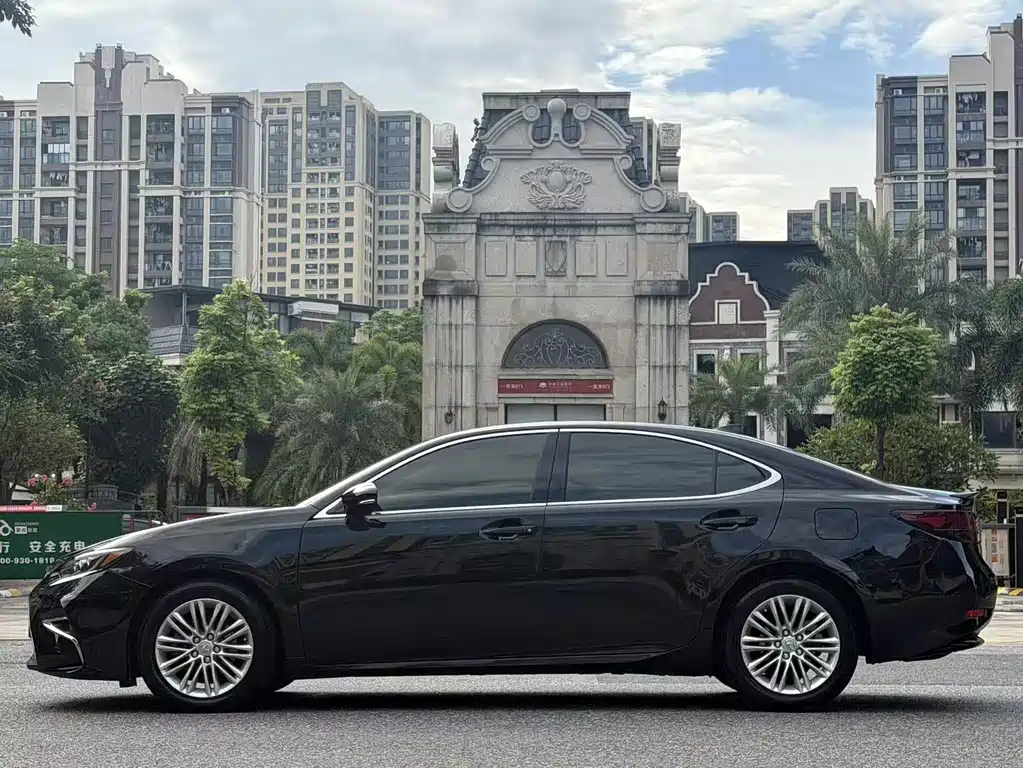 Lexus ES — миниатюра 4