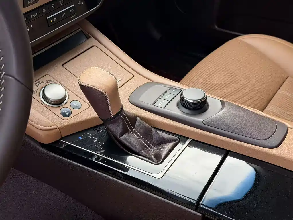Lexus ES — миниатюра 12
