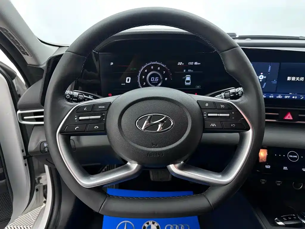 Hyundai Elantra — миниатюра 16