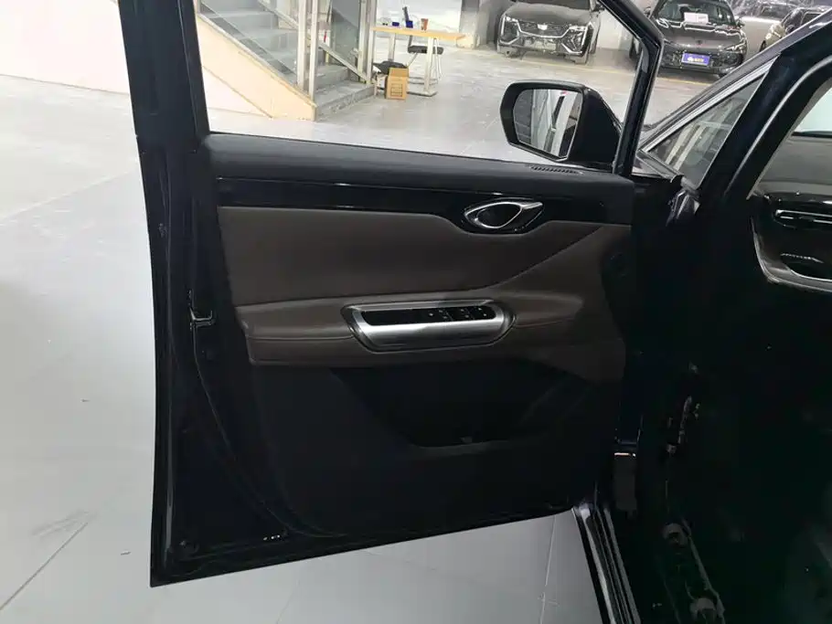GAC Motor Trumpchi E8 PHEV — миниатюра 7
