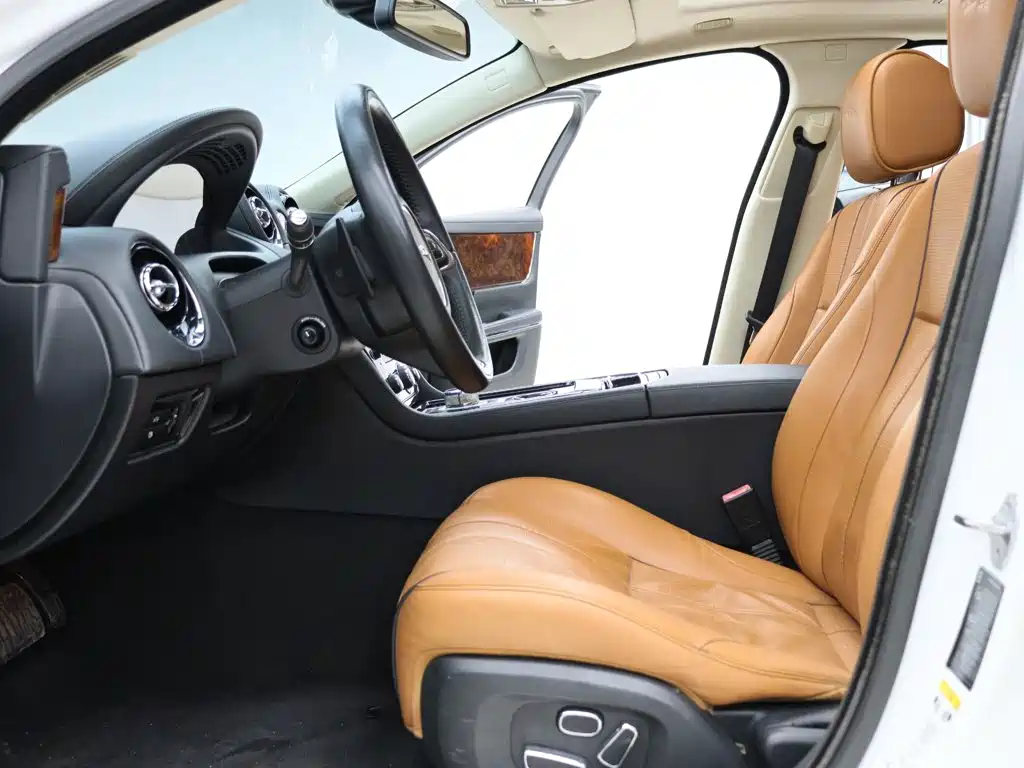 Jaguar XJ — миниатюра 2