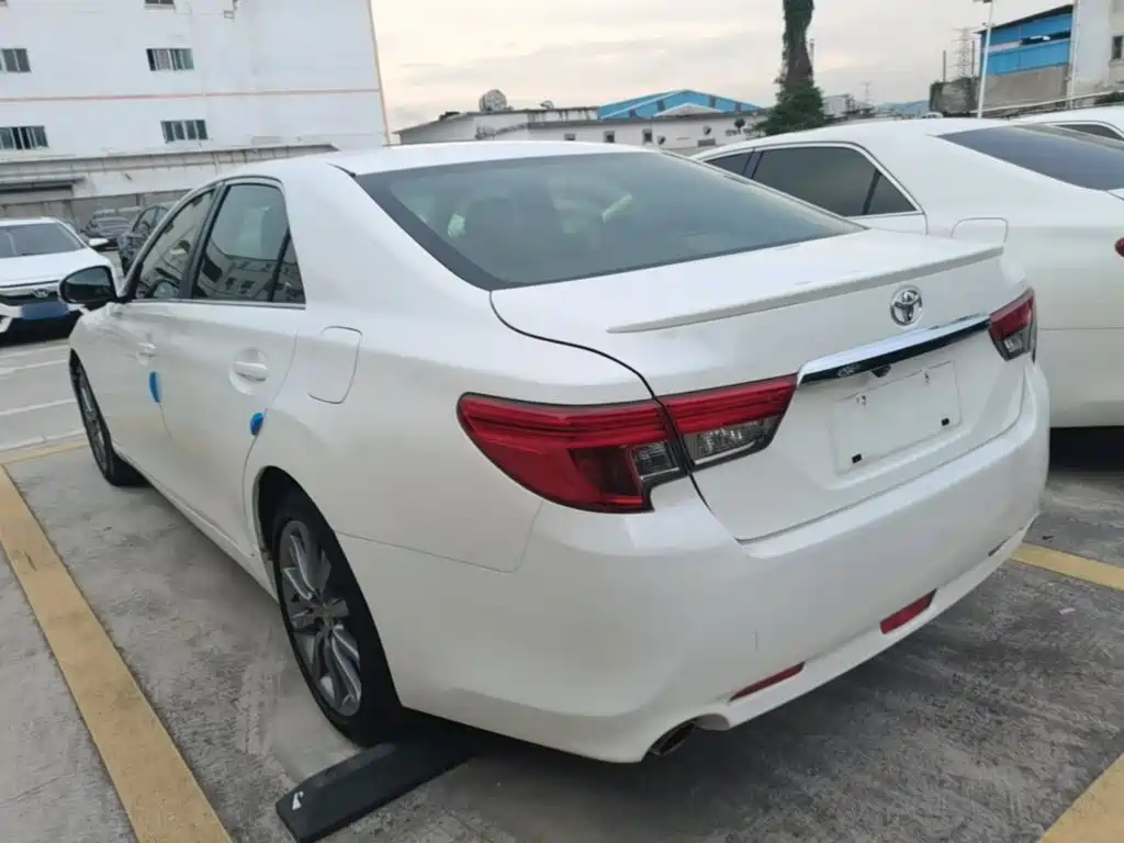 Toyota Reiz — миниатюра 5