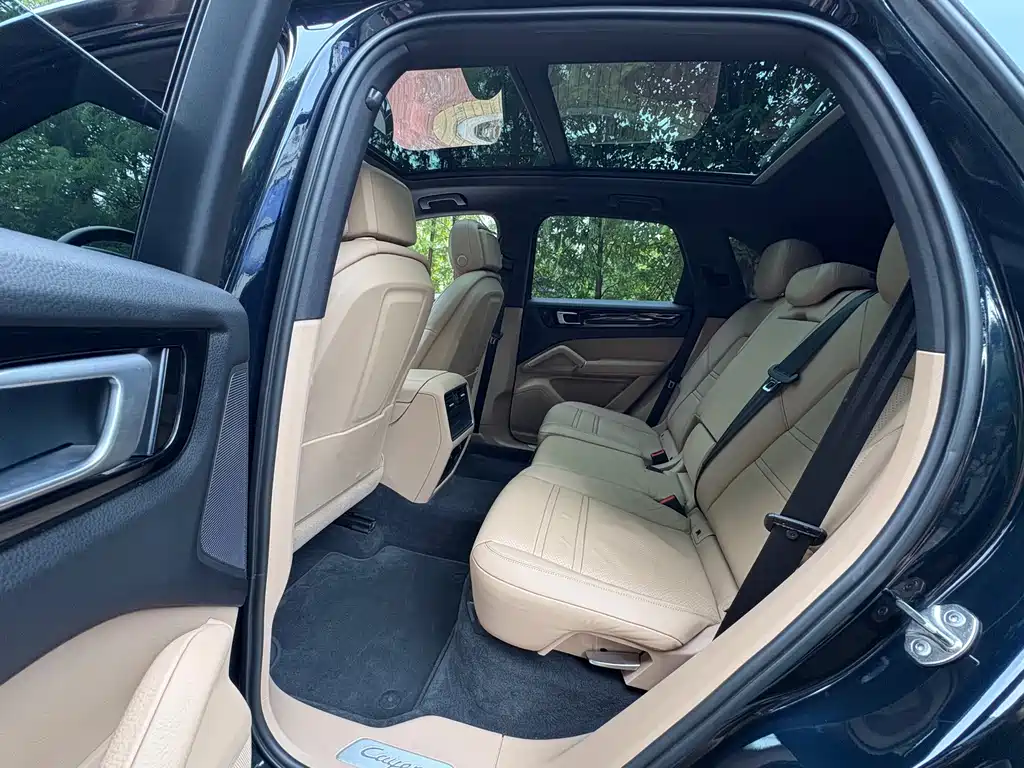 Porsche Cayenne — миниатюра 9