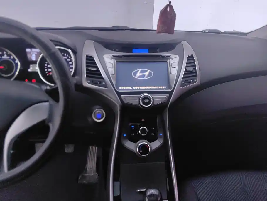 Hyundai Elantra Langdong — миниатюра 13