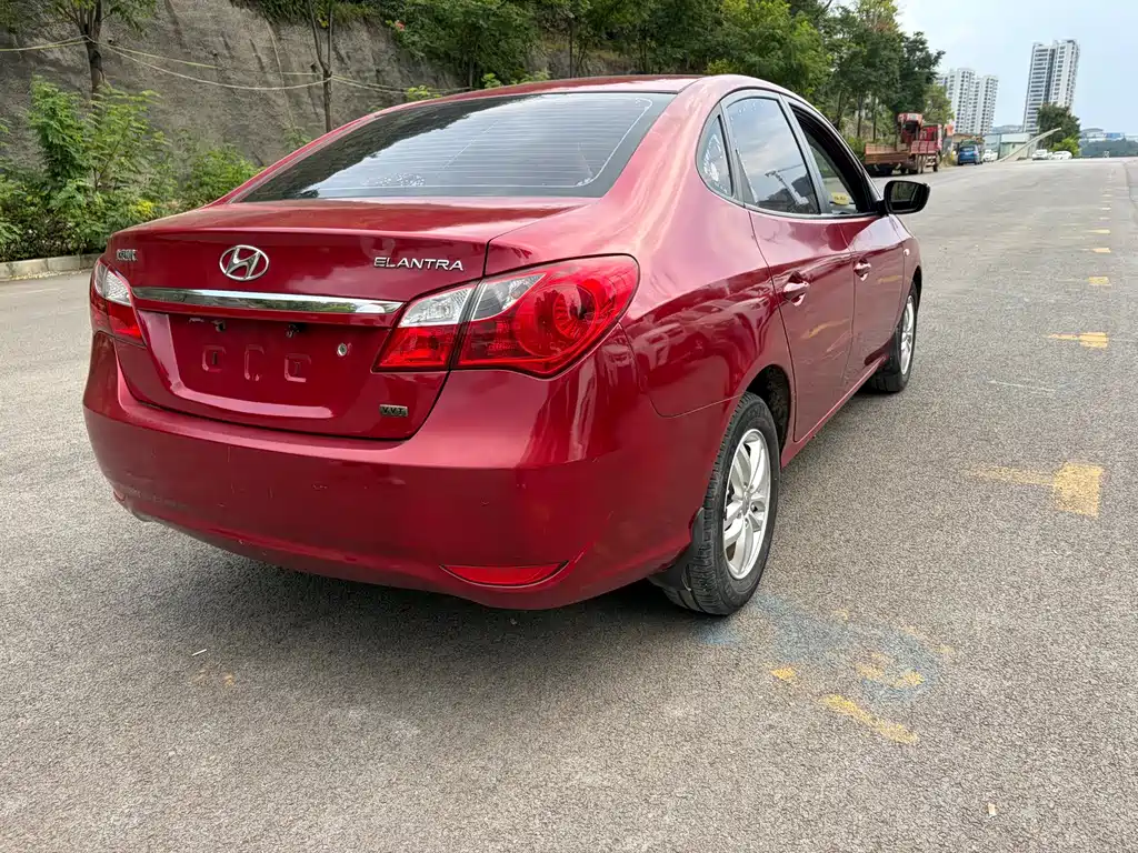 Hyundai Elantra — миниатюра 11