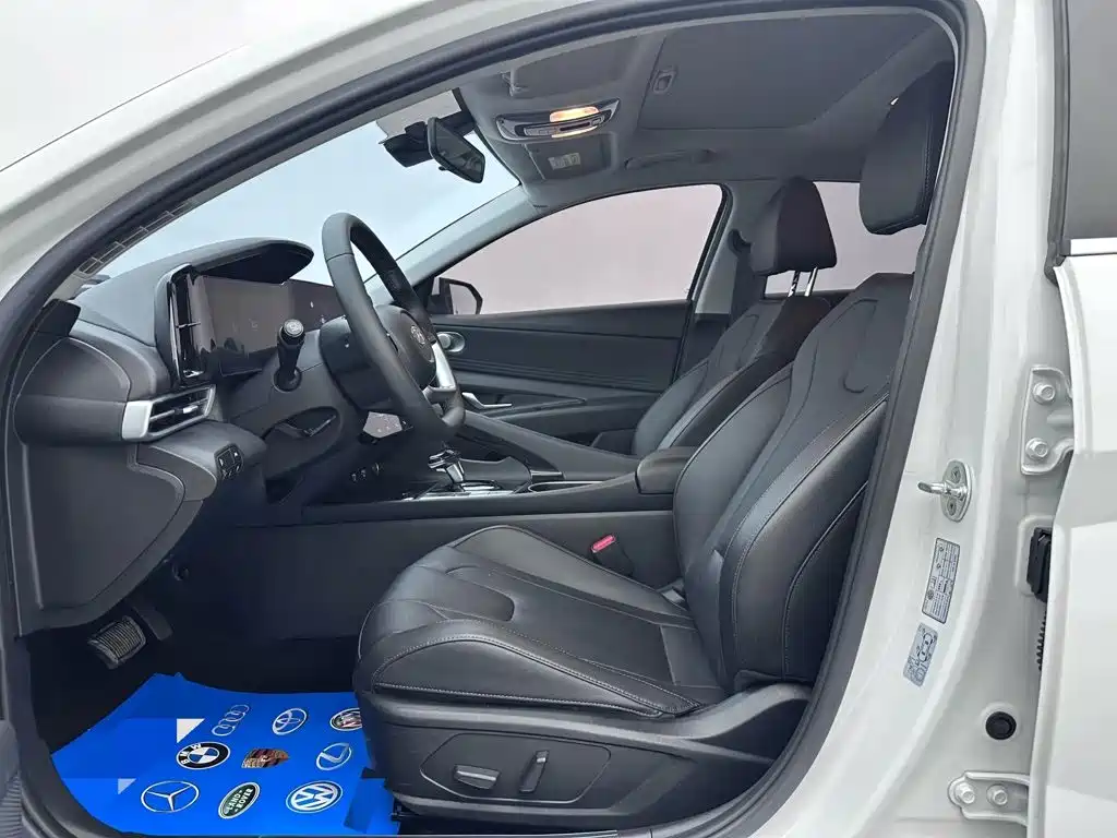 Hyundai Elantra — миниатюра 10