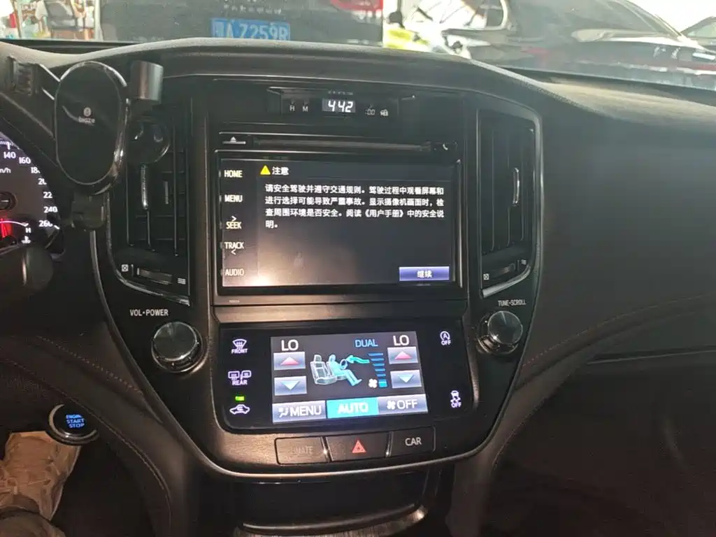 Toyota Crown — миниатюра 13