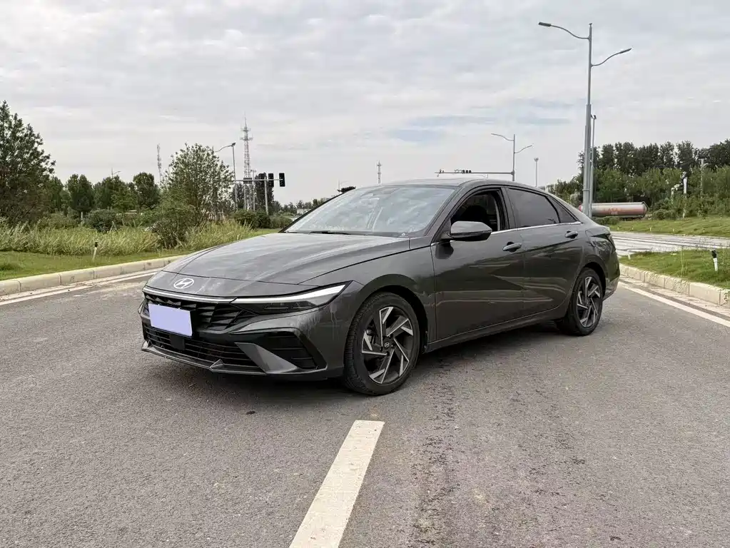 Купить Hyundai Elantra