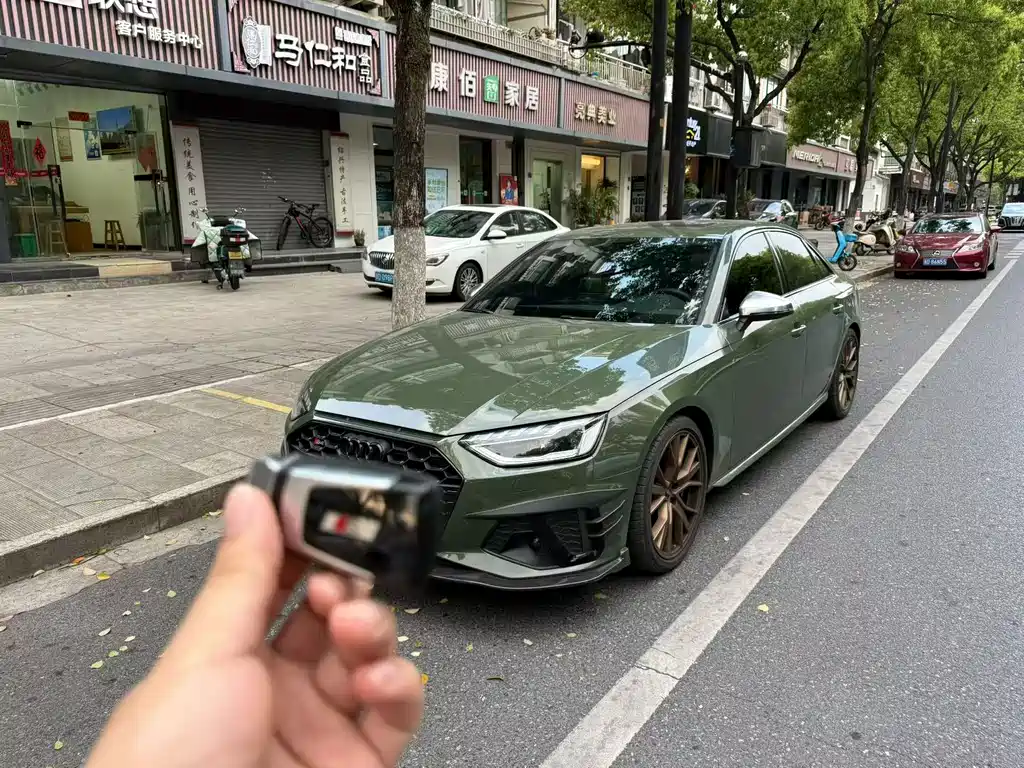 Купить Audi S4
