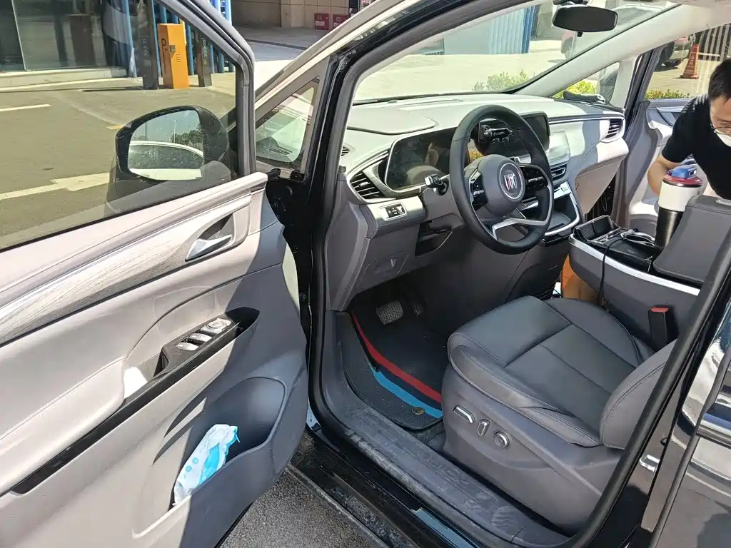 Buick GL8 Hybrid — миниатюра 2