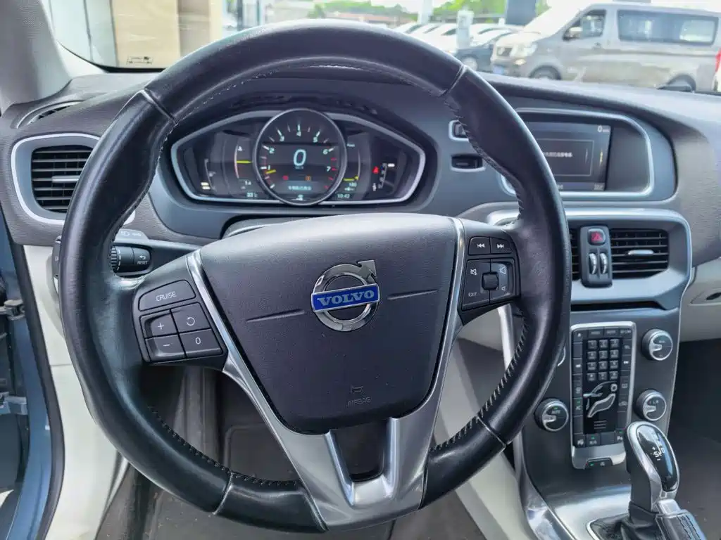 Volvo V40 — миниатюра 14