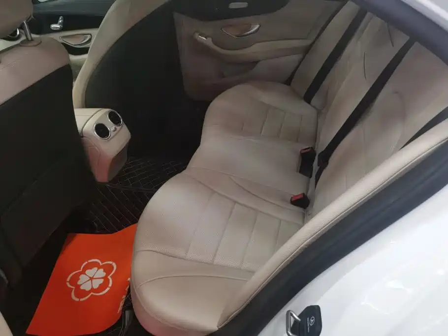Mercedes-Benz C-Class — миниатюра 11