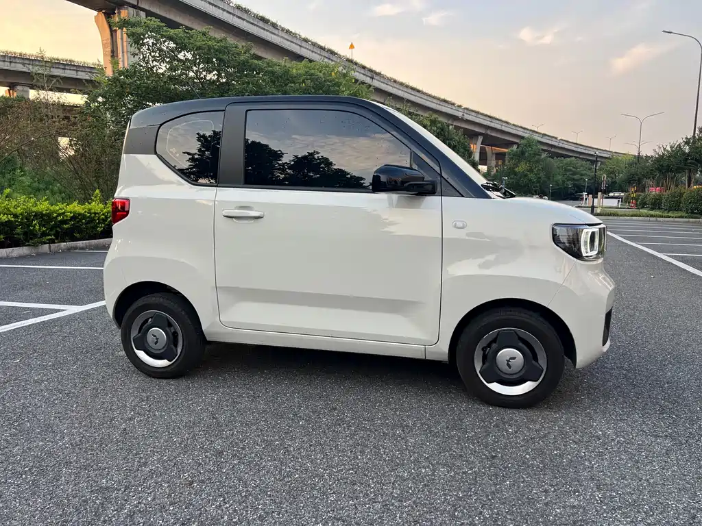 Wuling MINIEV — миниатюра 4