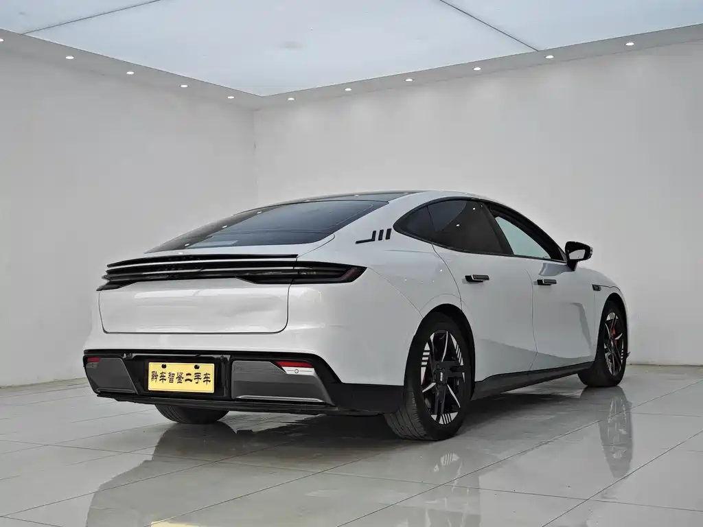 GEELY GALAXY GALAXY E8