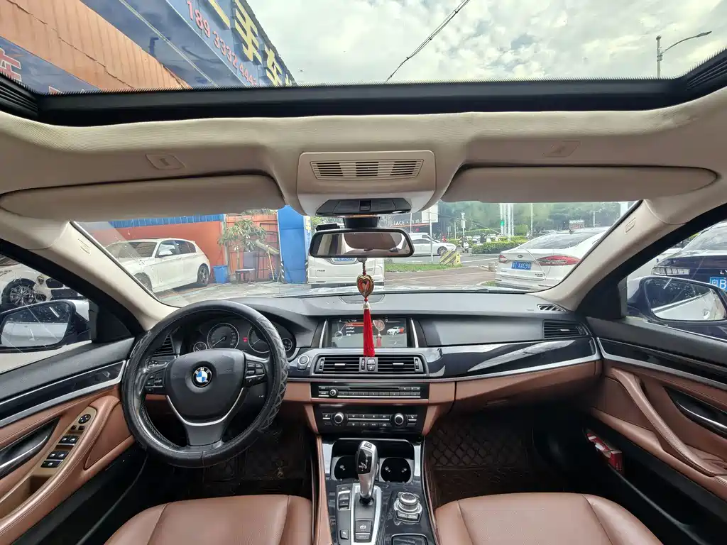 BMW 5 Series — миниатюра 9