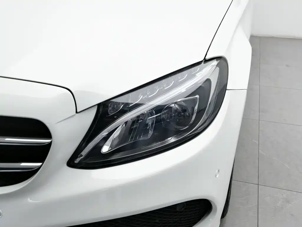 Mercedes-Benz C-Class — миниатюра 7