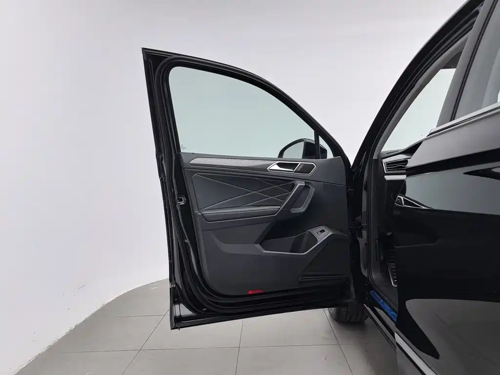 Volkswagen Tiguan L — миниатюра 8