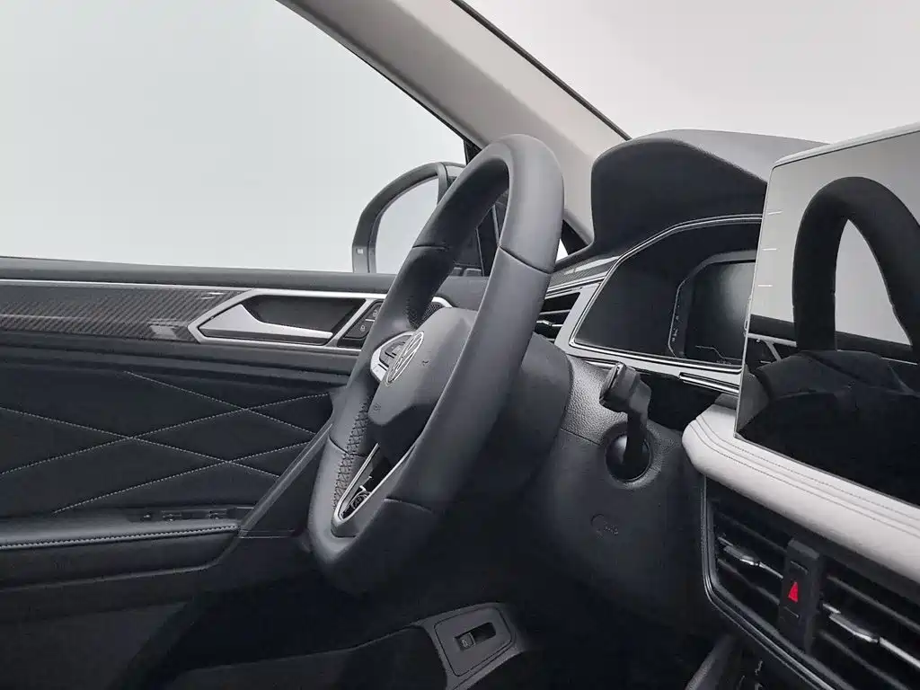 Volkswagen Tiguan L — миниатюра 22