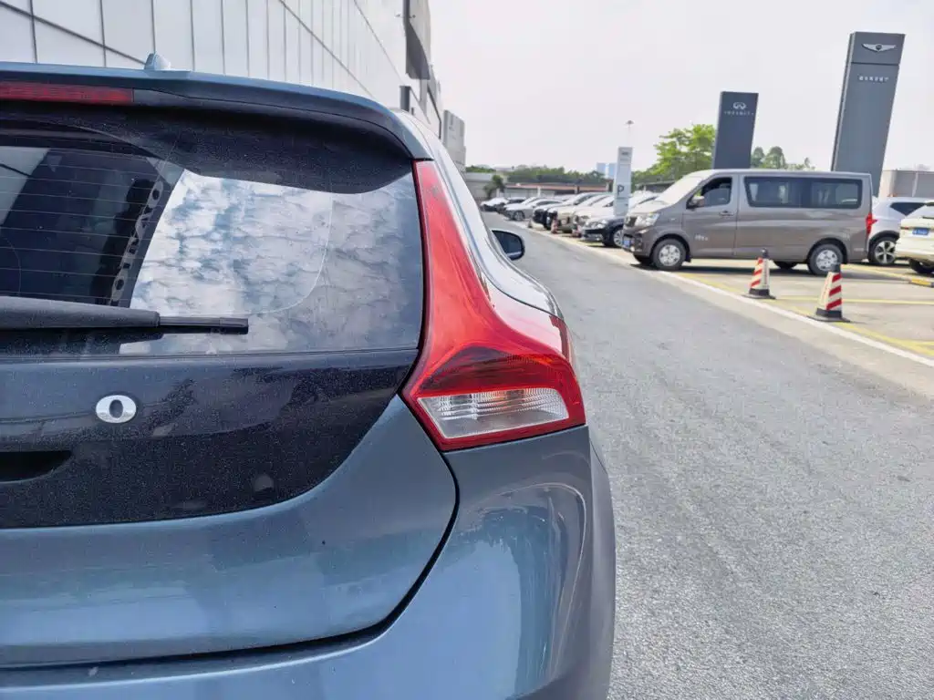 Volvo V40 — миниатюра 8