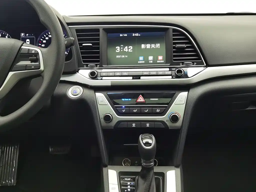 Hyundai Elantra — миниатюра 12
