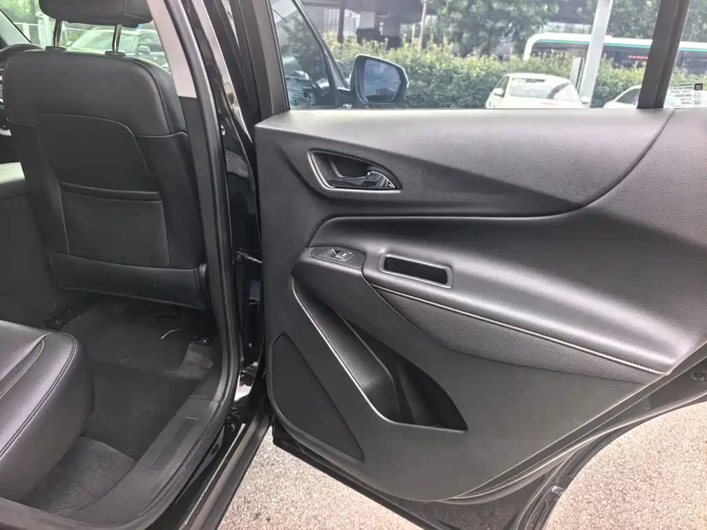 Chevrolet Equinox — миниатюра 8