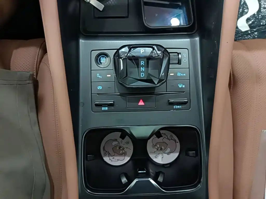 BYD L EV — миниатюра 14
