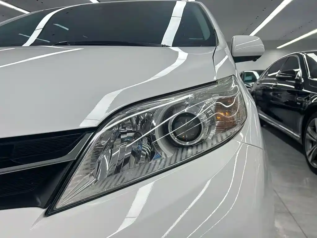 Toyota Sienna — миниатюра 21