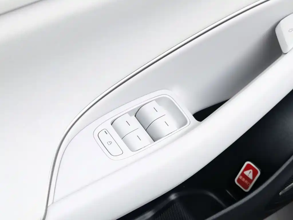 Xiaomi SU7 — миниатюра 9