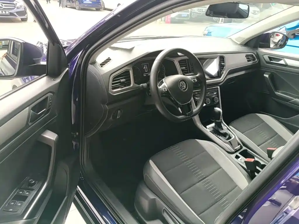 Volkswagen T-Roc - фото 16