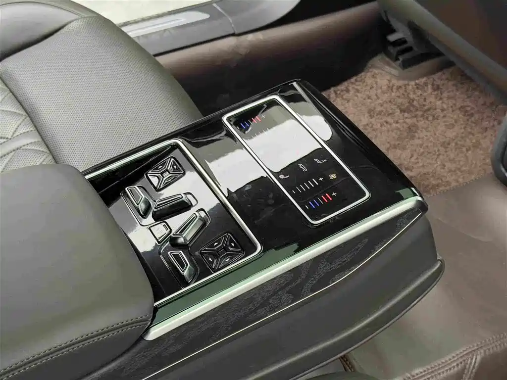 Audi A8 — миниатюра 11