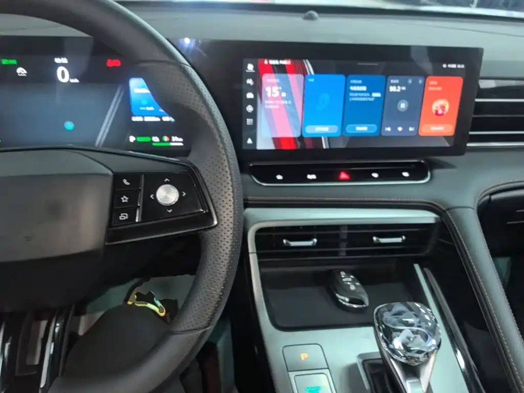 Roewe RX5 New Energy — миниатюра 10
