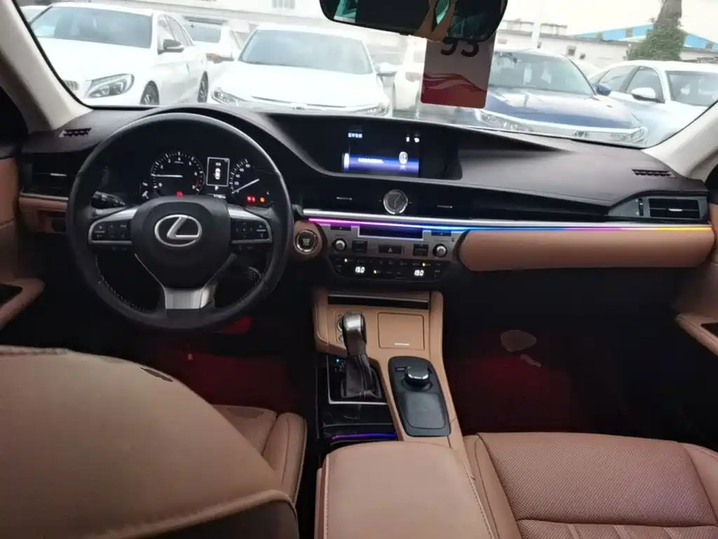 Lexus ES — миниатюра 10