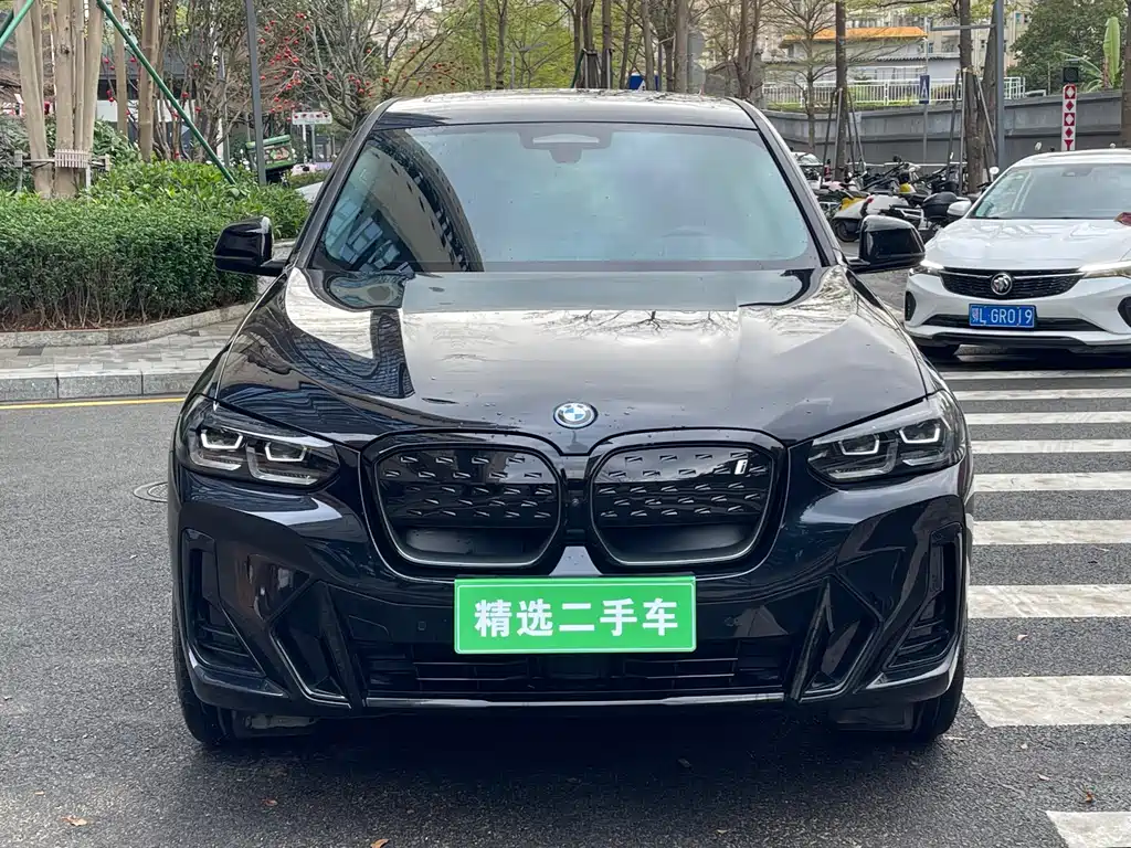 BMW IX3