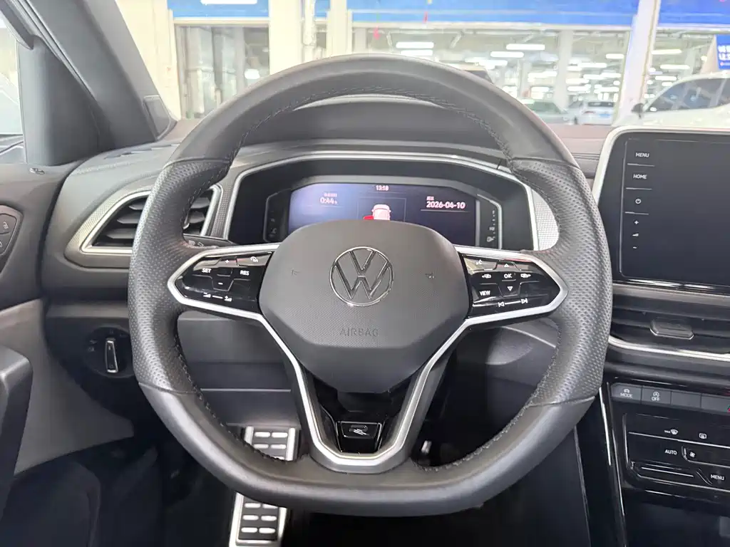 Volkswagen T-Roc - фото 14