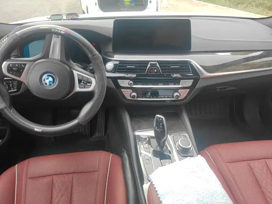 BMW 5 Series New Energy — миниатюра 12
