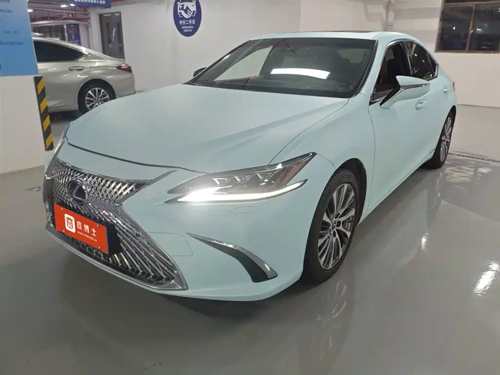 Lexus ES 2021