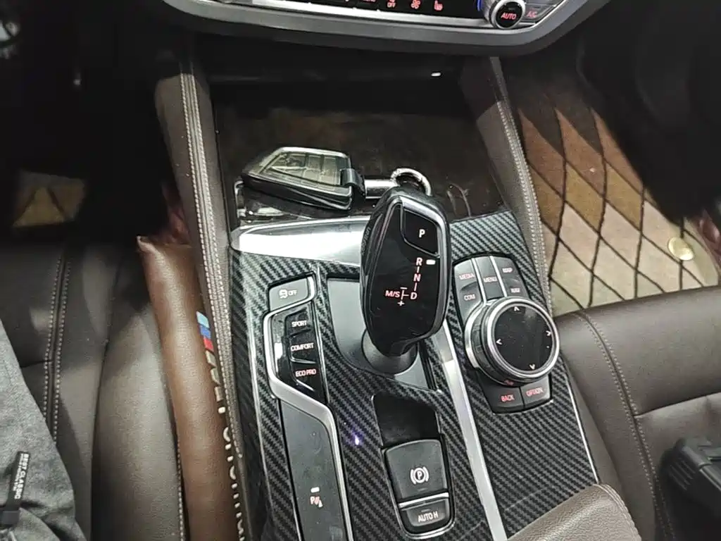 BMW 5 Series — миниатюра 14