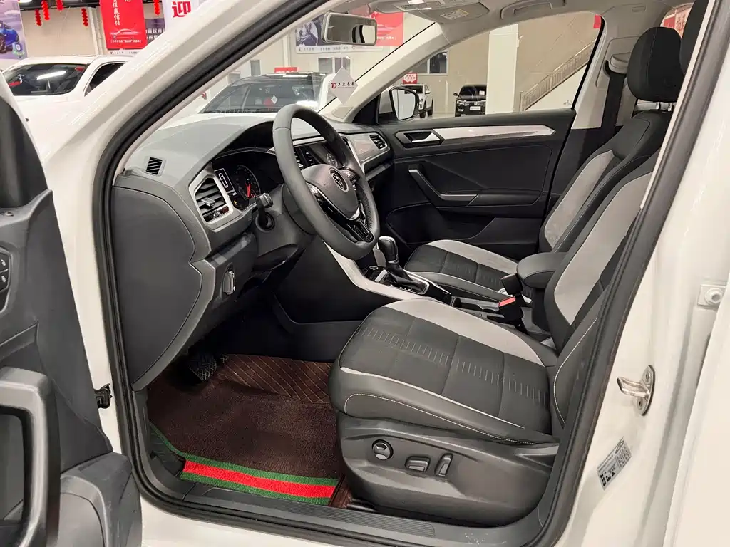 Volkswagen T-Roc — миниатюра 9