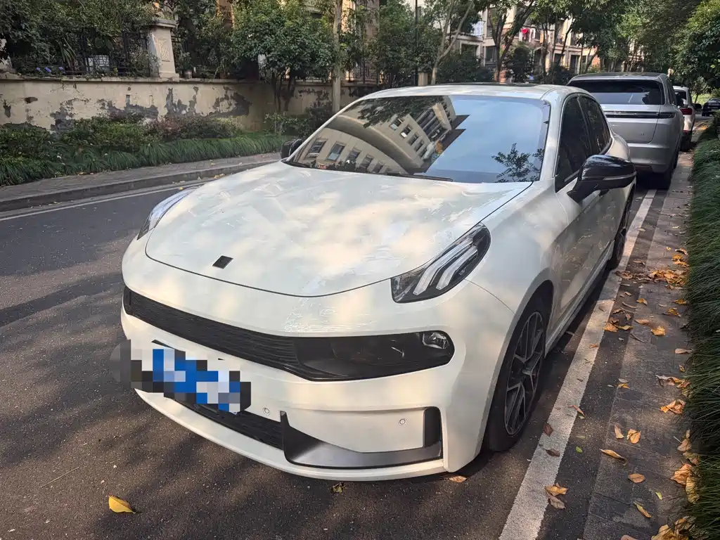 Lynk & Co 03