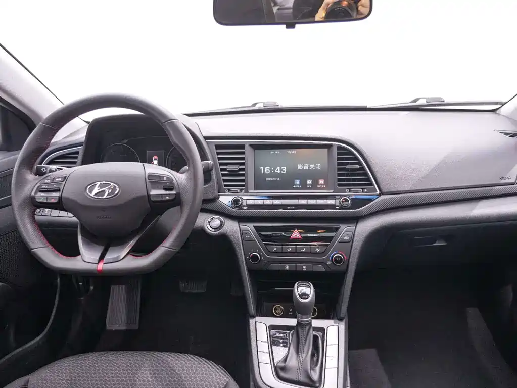 Hyundai Elantra — миниатюра 13