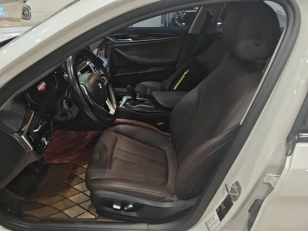 BMW 5 Series — миниатюра 15