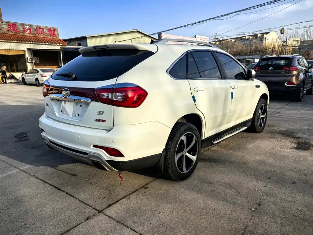 BYD S7